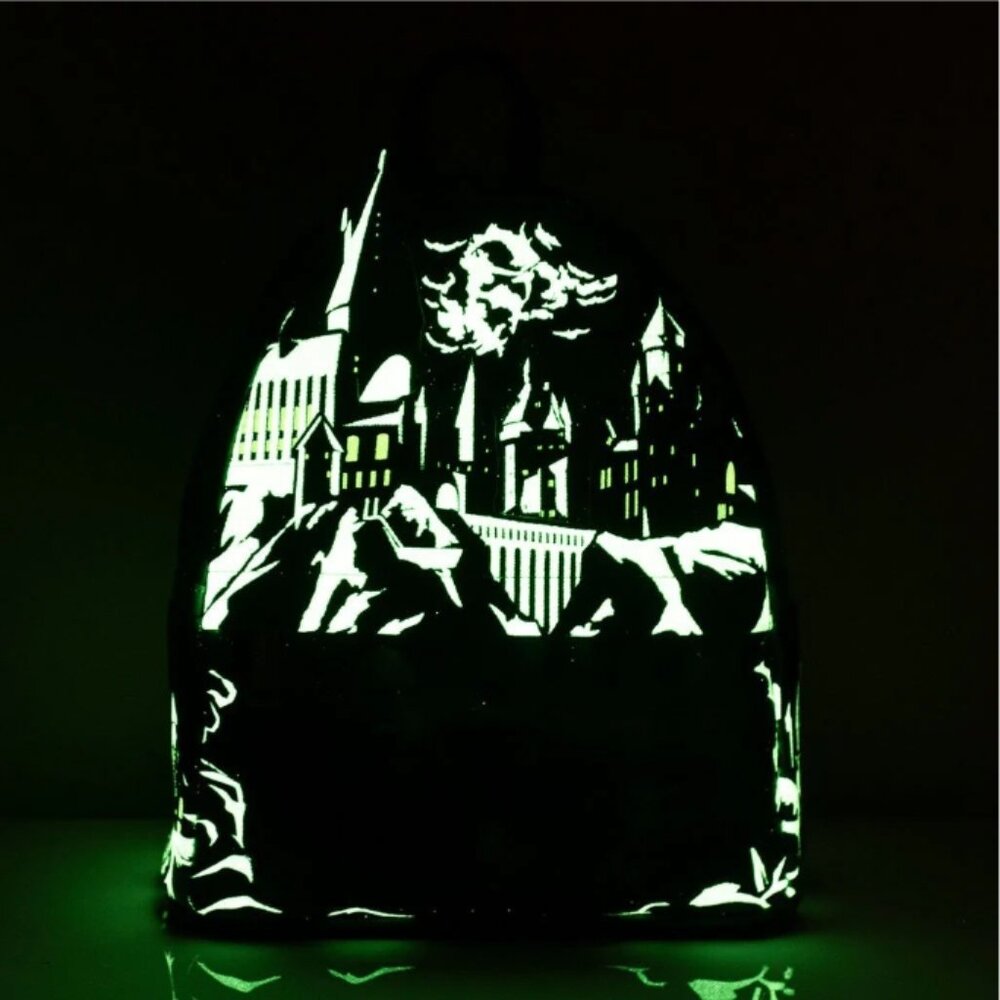 EXCLLUSIVE Loungefly Harry Potter Glow in the Dark Battle of Hogwarts Lenticular - Picture 12 of 12